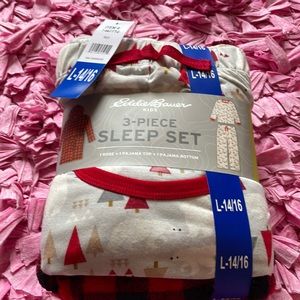 Brand new with tag Eddie Bauer 3-piece sleep set
